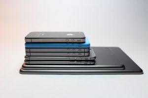 Dumb phones vs. smartphones: Which is best for you?